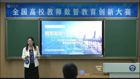 主讲教师张琦在比赛现场